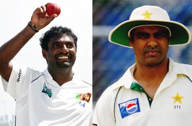 Muttiah Muralitharan (left), Waqar Younis