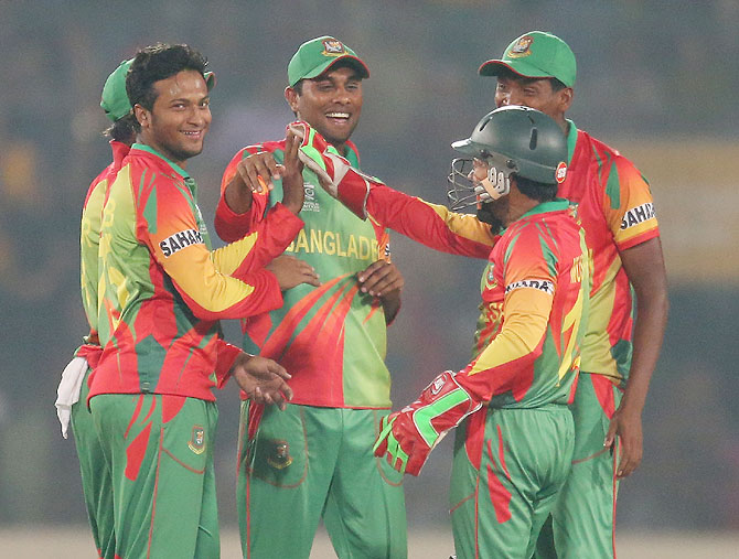 Shakib Al Hasan and Mushfiqur Rahim of Bangladesh celebrate a wicket