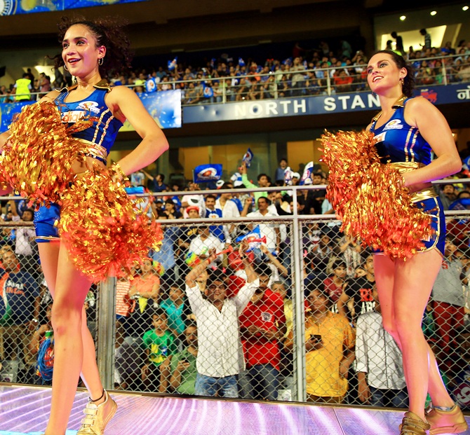 Mumbai Indians cheerleaders