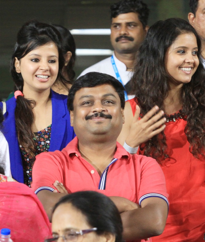 Sakshi with Prithi (right), R Ashwin's wife