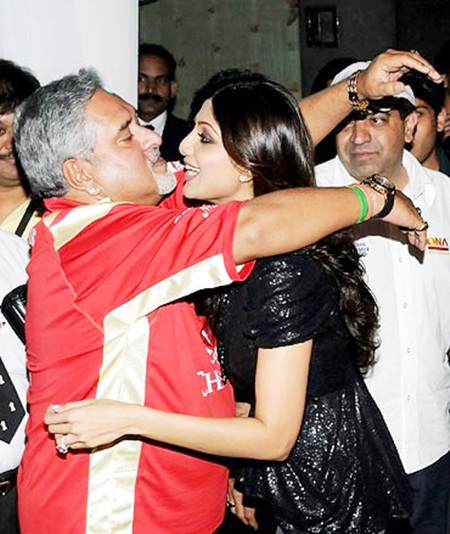 Vijay Mallya hugs Shilpa Shetty