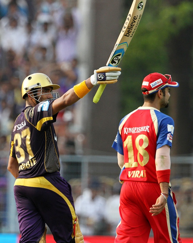 Robin Uthappa (left) celebrates after getting to 50.