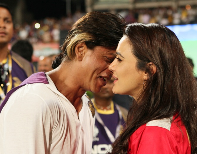 Shah Rukh Khan in a conversation with Preity Zinta after the match