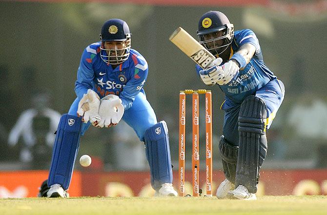 Angelo Mathews plays a shot