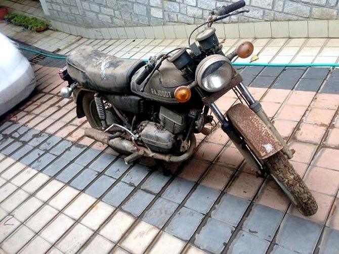 MS Dhoni's bike