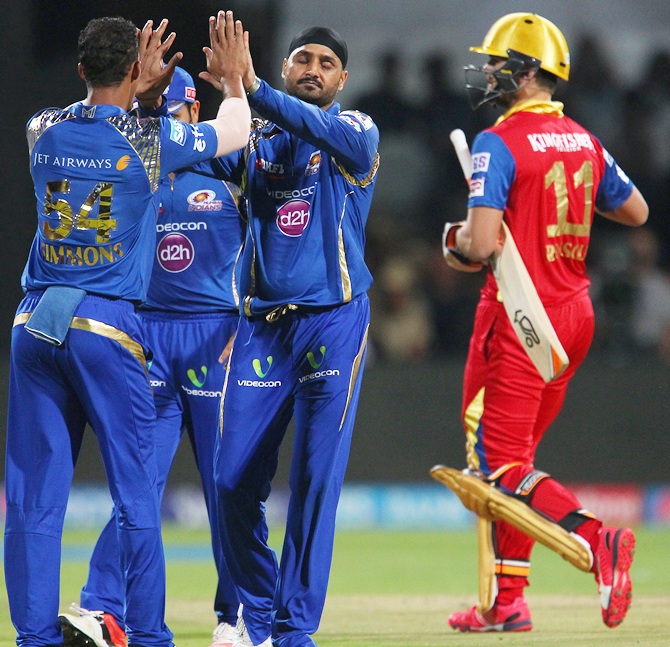  Harbhajan Singh of the Mumbai Indians celebrates