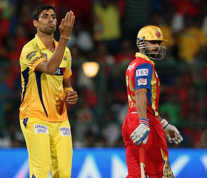 Chennai Super Kings fast bowler Ashish Nehra celebrates the wicket of Rilee Rossouw as Virat Kohli (right) looks on.