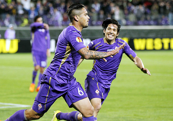 Juan Manuel Vargas of ACF Fiorentina celebrates after scoring against FC Dynamo Kyiv