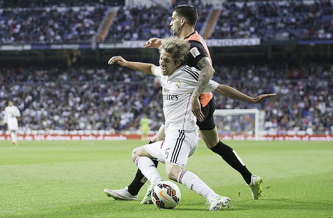 Edgar Antonio Mendez Ortega (right) of Almeria tackles Fabio Coentrao (left) of Real Madrid