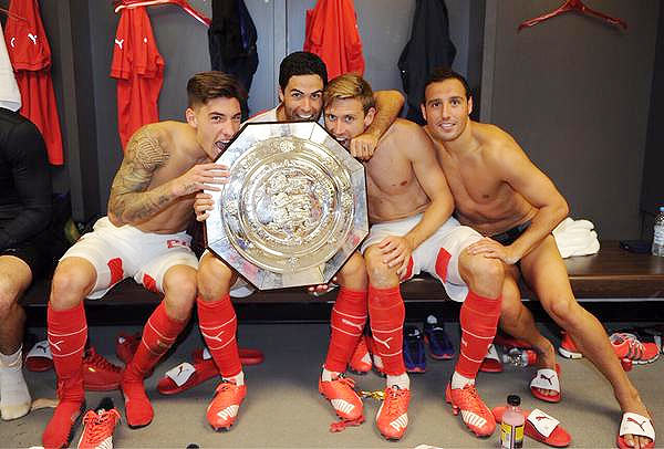 Arsenal's Hector Bellerin, Mikel Arteta, Nacho Monreal and Santi Cazorla celebrate after beating Chelsea to win the FA Community Shield match at Wembley Stadium in London on August 2