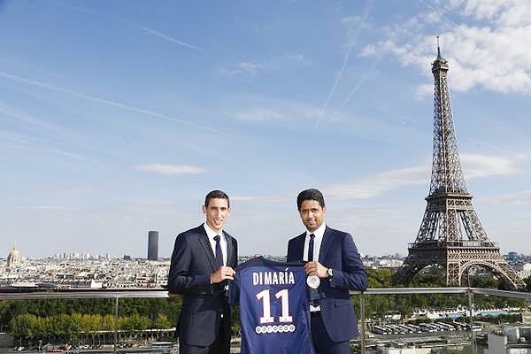 Angel di Maria at the Eiffel Tower after being signed by Paris St Germain