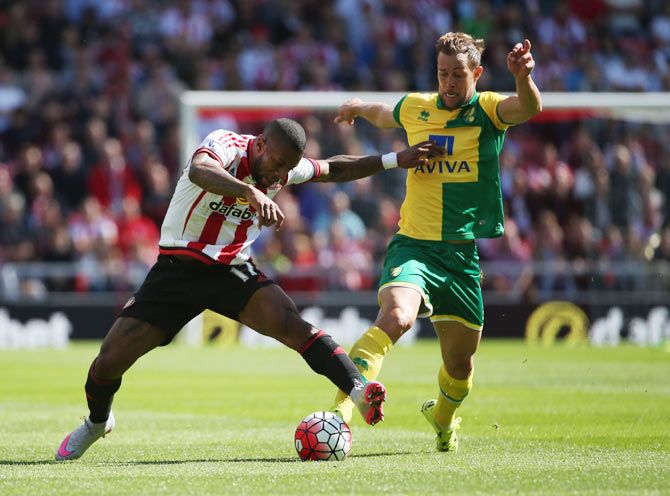 Sunderland's Jeremain Lens (left) and Norwich City's Steven Whittaker compete for the ball during their Barclays English Premier League match at the Stadium of Light in Sunderland on Saturday