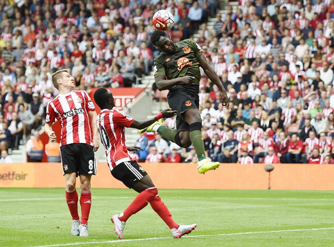 Everton's Romelu Lukaku heads to score the first goal against Southampton at St Mary's Stadium on Saturday, August 15