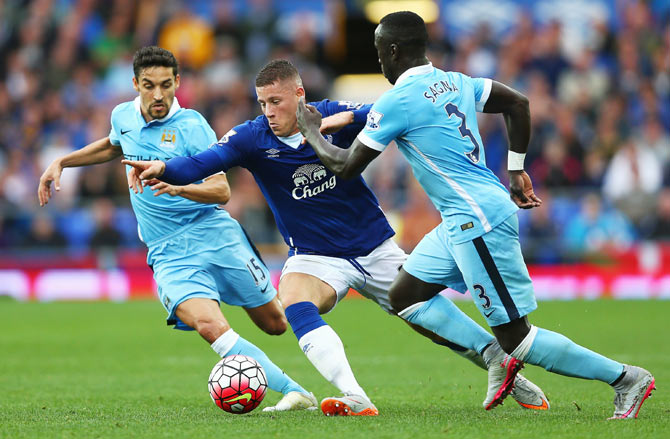 Everton's Ross Barkley runs past Manchester City's Jesus Navas (left) and Bacary Sagna