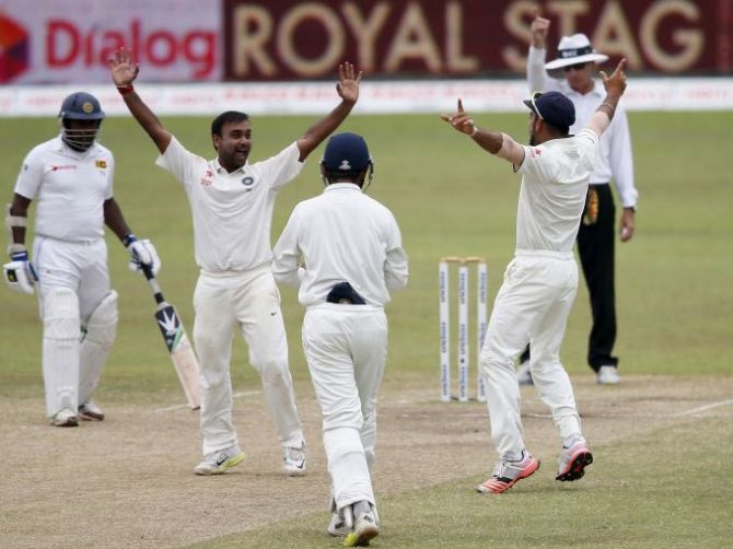 India's Amit Mishra (second from left) celebrates with captain Virat Kohli (right) after winning their second Test match against Sri Lanka in Colombo