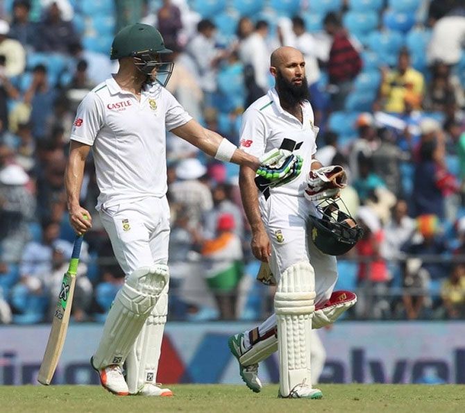 South Africa's Faf du Plessis, left, and Hashim Amla leave for lunch on Day 3 of the Nagpur Test