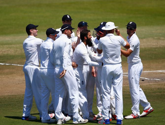 England's players celebrates the wicket of South Africa's Temba Bavuma 