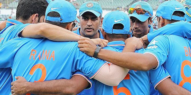 India captain MS Dhoni huddles up with teammates