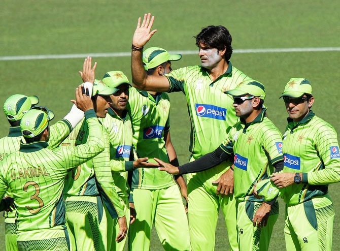 Pakistan's Mohammad Irfan (centre) celebrates with teammates after taking a wicket