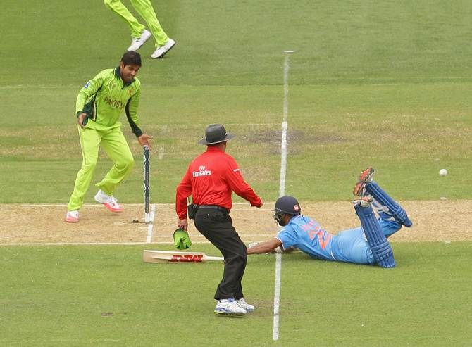Dhawan dives to make his ground