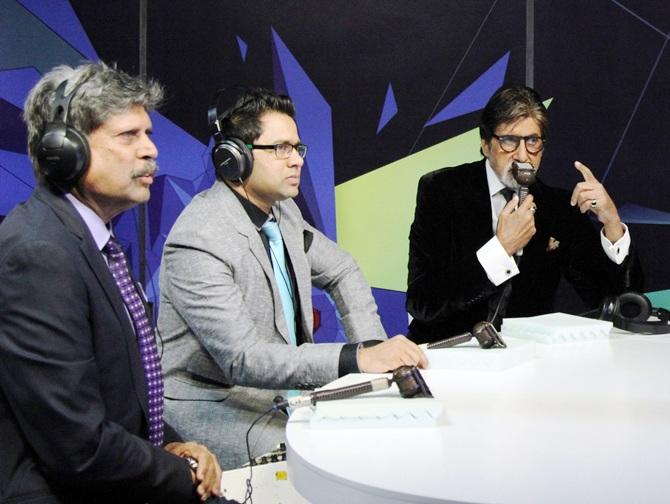 Amitabh Bachchan with kapil Dev, left, and Sanjay Manjrekar