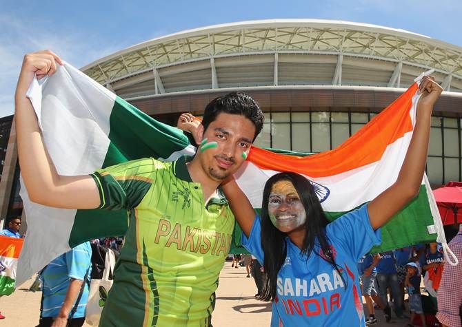 An Indian and Pakistan fan