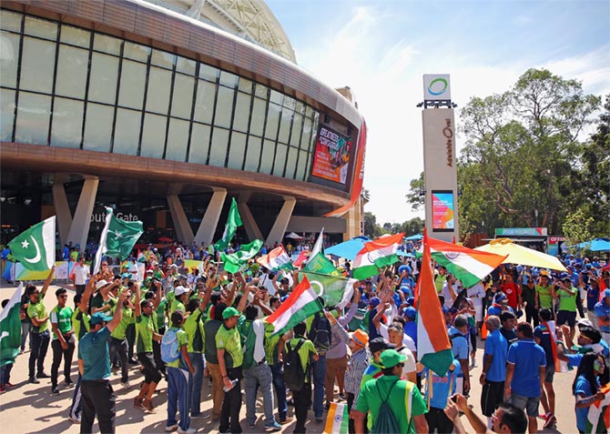 India Pakistan fans 