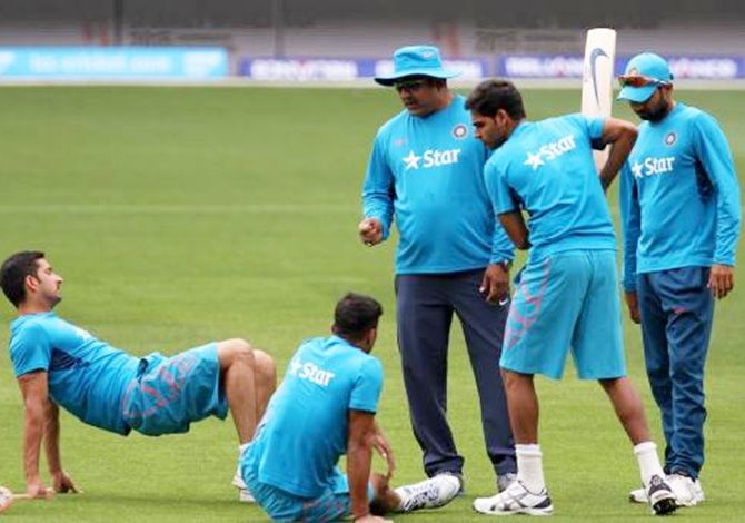 Indian bowling coach Bharat Arun with Indian bowlers Mohit Sharma, Umesh Yadav, Bhuvneshwar   Kumar and Mohammad Sami during the practice session