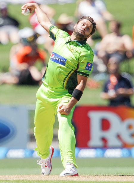 Shahid Afridi of Pakistan bowls