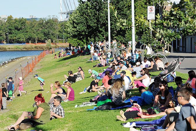 Crowds gather on the banks of The Yarra river