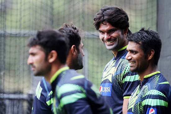 Pakistan players Wahab Riaz, Mohammad Irfan and Rahat Ali during the practice session at the Adelaide Oval