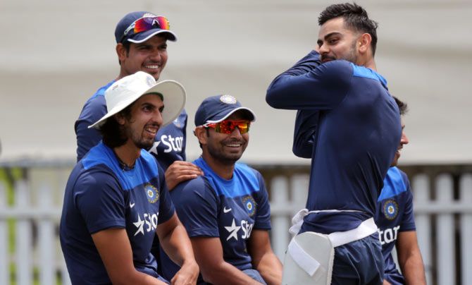 Virat Kohli (right) speaks to his teammates