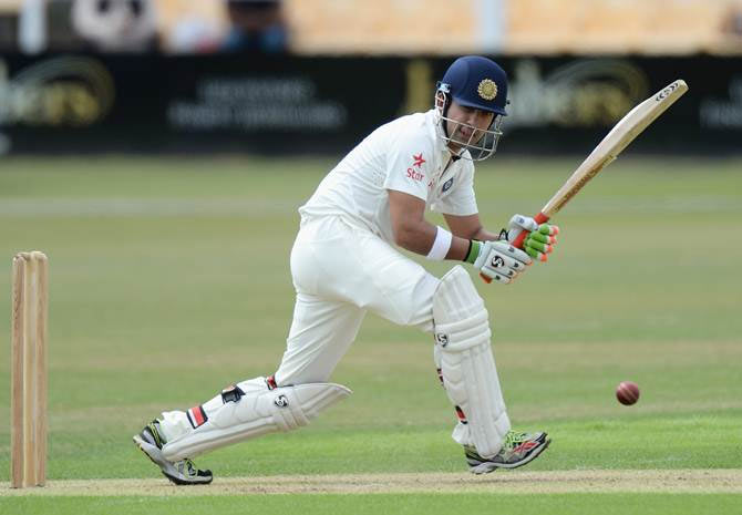 Gautam Gambhir bats