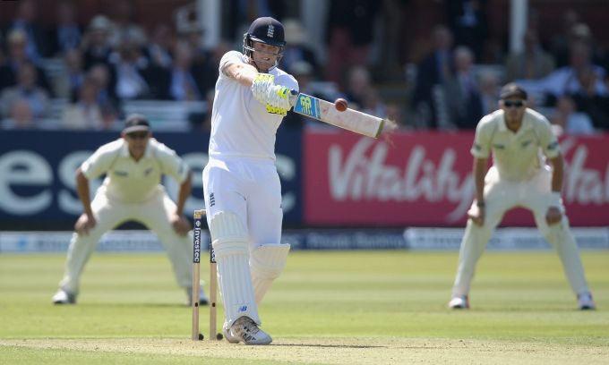 Ben Stokes pulls the ball for six runs