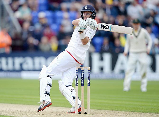 Joe Root plays a hook