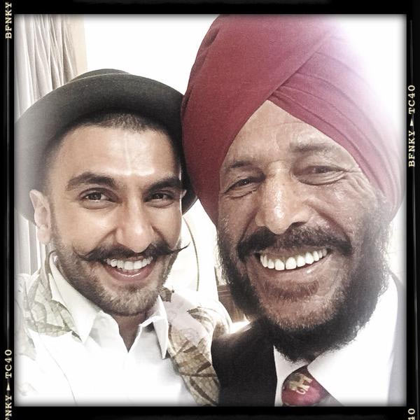 Ranveer Singh clicks a selfie with Milkha Singh