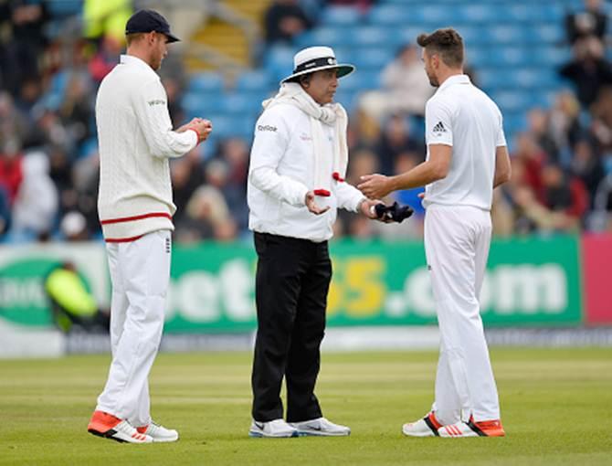 ICC guidelines: Players can't give cap to umpire