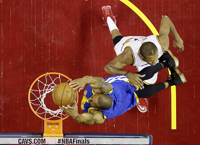 The Golden State Warriors' Andre Iguodala dunks against Cleveland Cavaliers' James Jones in the third quarter
