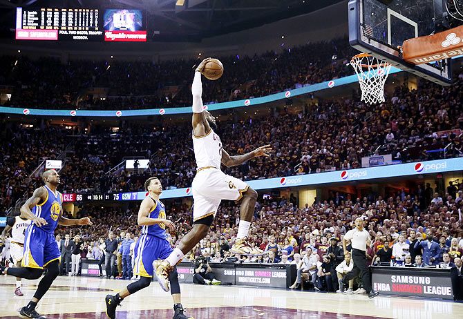 Cleveland Cavaliers' LeBron James dunks against the Golden State Warriors in the fourth quarter
