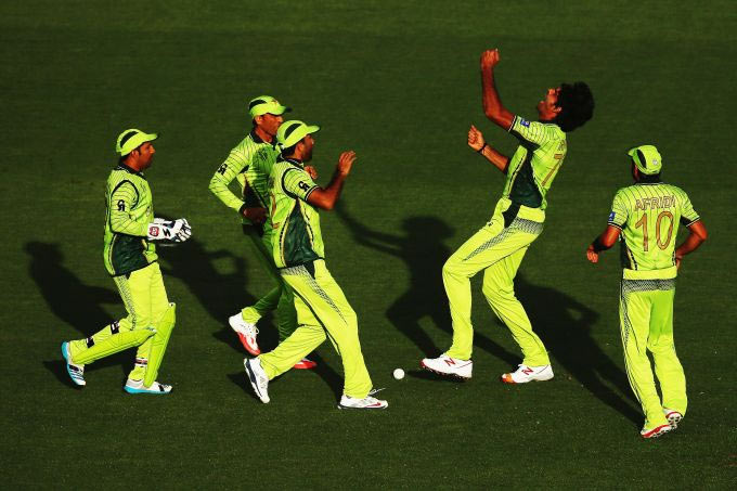 Mohammad Irfan of Pakistan celebrates