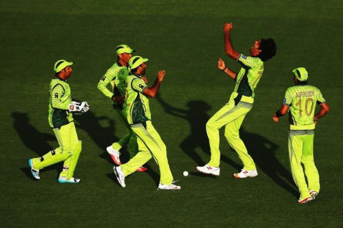 Mohammad Irfan of Pakistan celebrates with teammates after taking a wicket