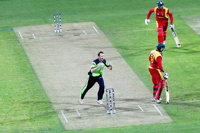 Ireland's Alex Cusack celebrates the wicket of Zimbabwe's Tawanda Mupariwa