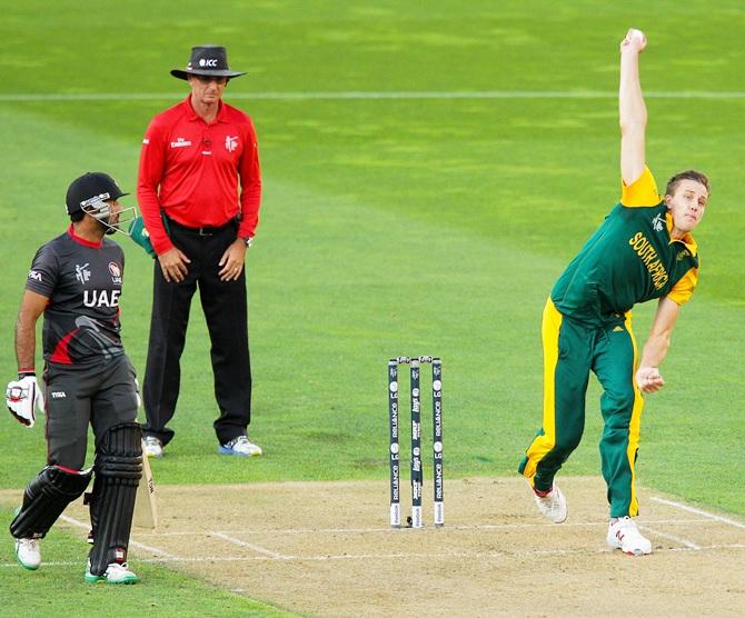 Morne Morkel of South Africa bowls