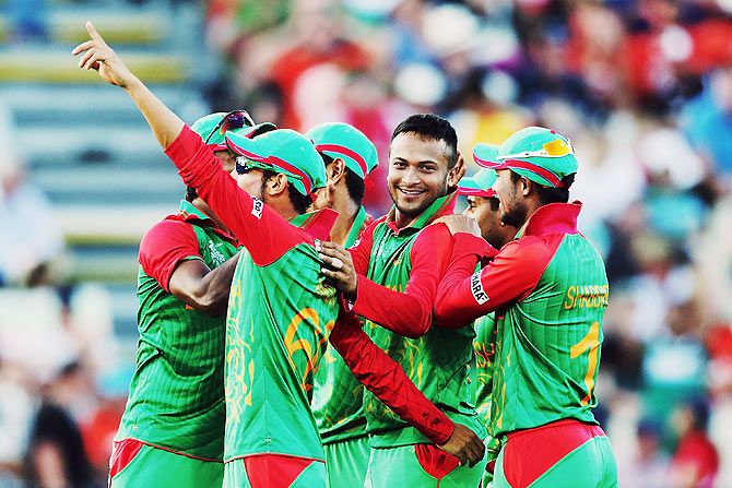 Shakib Al Hasan of Bangladesh celebrates with the team
