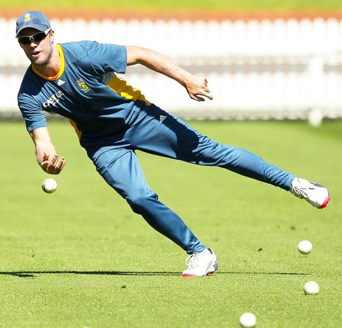 AB de Villiers takes part in a fielding drill 