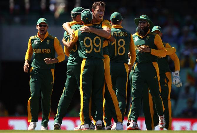 Kyle Abbott (centre) celebrates with team mates