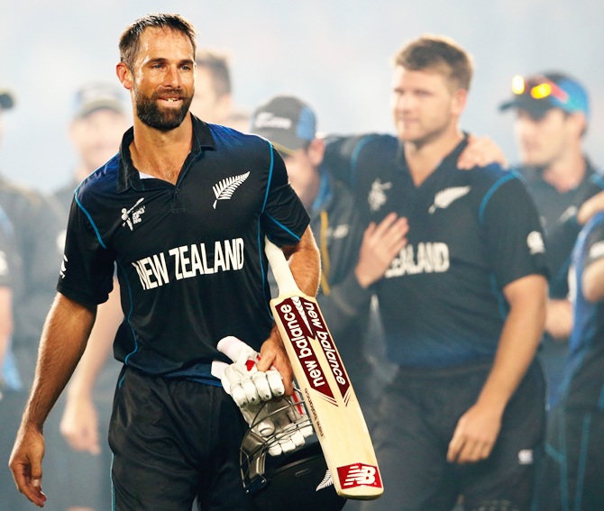 Grant Elliott of New Zealand leaves the field