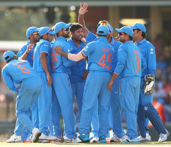 Team-mates congratulate Umesh Yadav after dismissing Aaron Finch