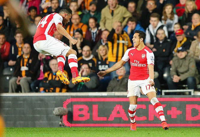 Arsenal's Alexis Sanchez (right) celebrates with teammate Francis Coquelin after scoring their first goal against Hull City during their Barclays Premier League match at the KC Stadium in Hull on Monday