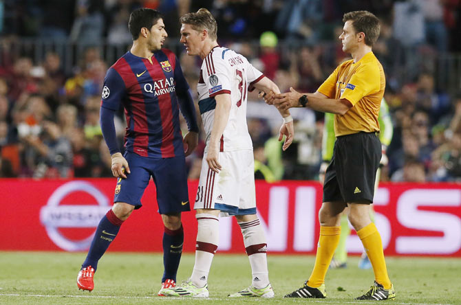 Barcelona's Luis Suarez clashes with Bayern Munich's Bastian Schweinsteiger as referee Nicola Rizzoli intervenes